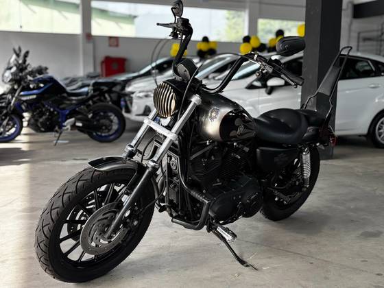 HARLEY-DAVIDSON SPORTSTER XL 883 R HARLEY-DAVIDSON SPORTSTER XL 883 R